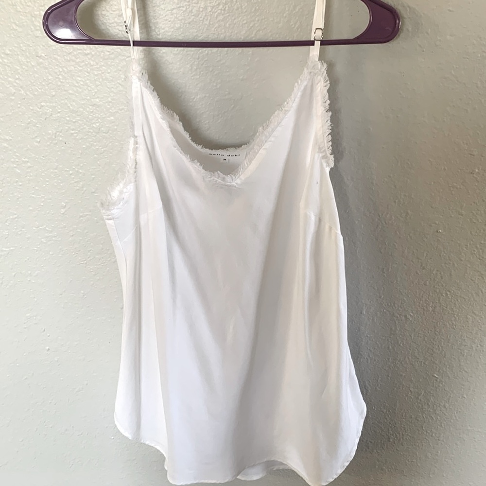 Medium light flowing tank